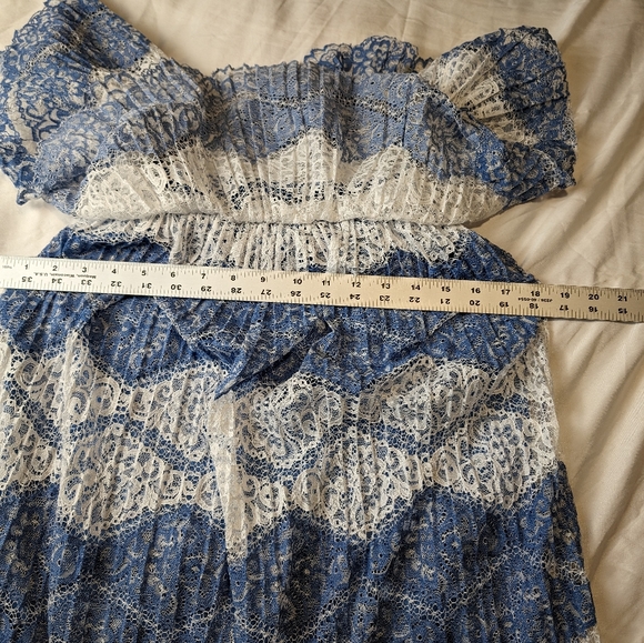 Beige by eci off the shoulder blue white lace dress - Picture 5 of 7